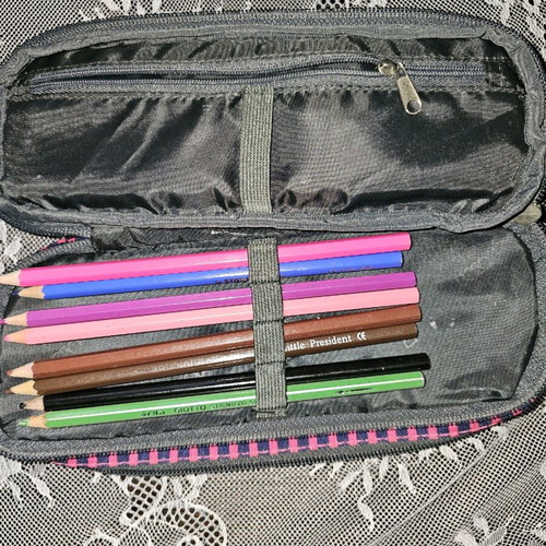 Polo pencil case used with paints and many compartments