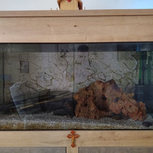 Aquarium furniture 350 liters used with EHEIM filter and LED lighting