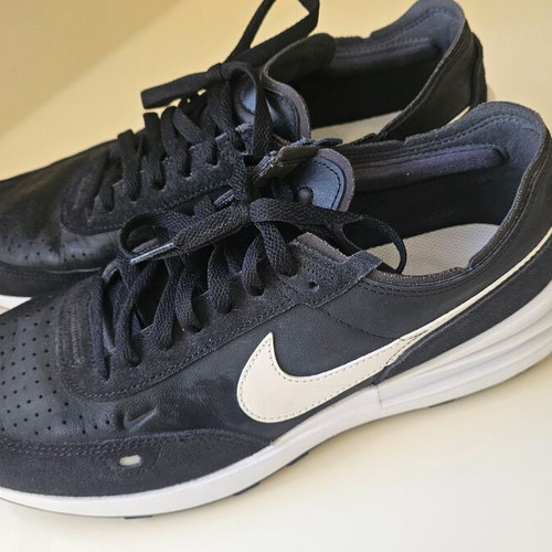 Nike Waffle One 44.5 leather sneakers like new, black and white