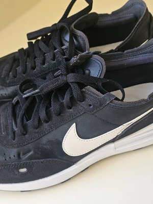 Nike Waffle One 44.5 δερμάτινα σαν καινούργια, μαύρα με άσπρο