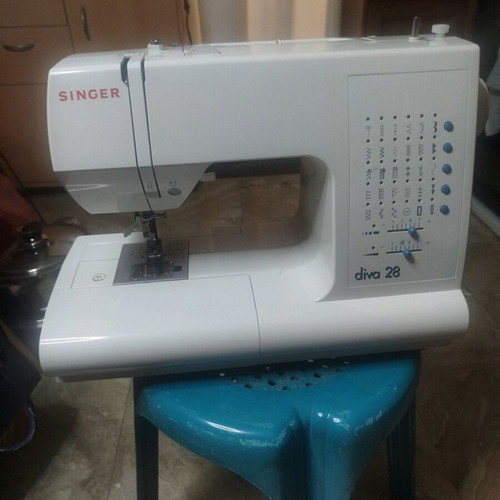 Singer electronic sewing machine like new