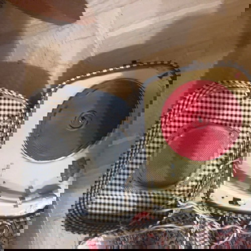 Vintage φορητό πικάπ βαλιτσάκι μεταχειρισμένο με ενσωματωμένο ηχείο