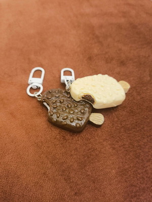 Set of 2 ice cream popsicle keychains, brown and white