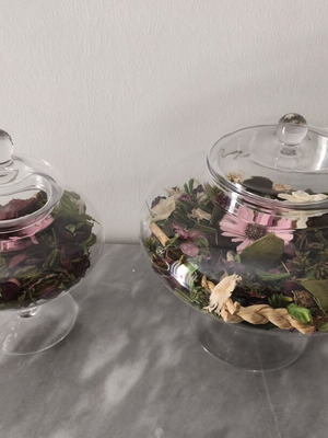 Glass decorative presentation containers with potpourri like new