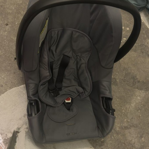 Baby transport egg car seat like new