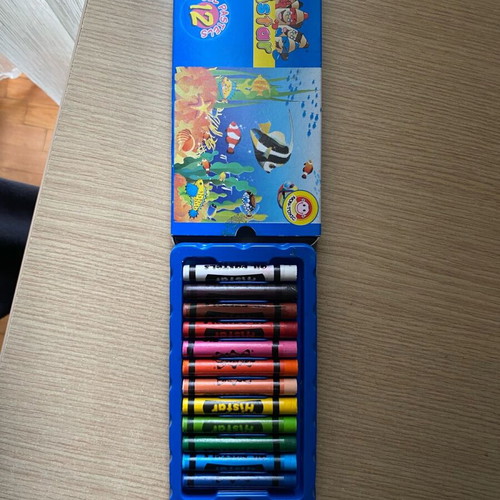 Crayons unused, set of 12 pieces