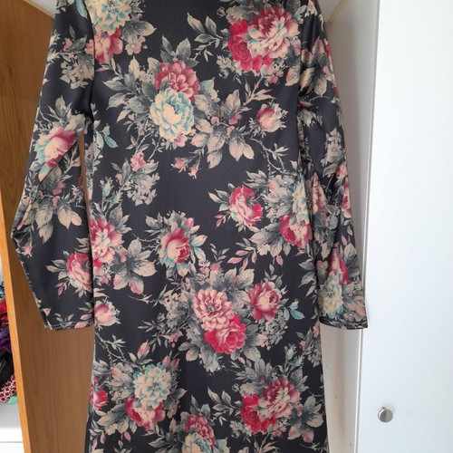 Black long coat with rose pattern without buttons, size M