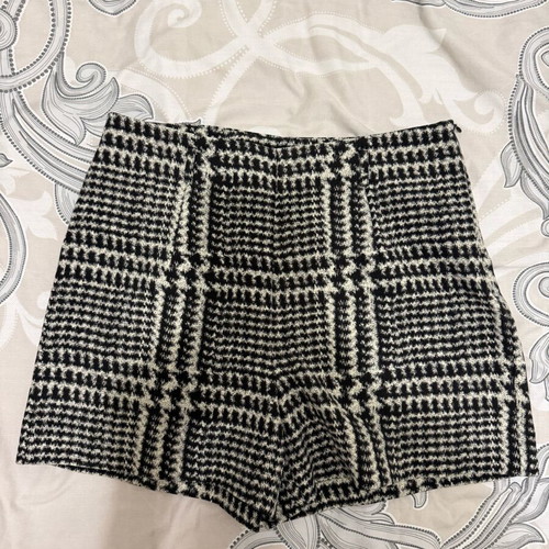 Zara shorts like new, size S, black and white
