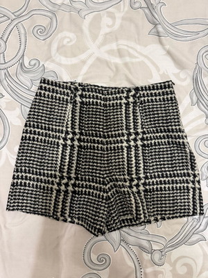 Zara shorts like new, size S, black and white