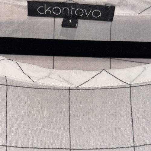 Ckontova asymmetric top used, linear print, one size, black and white