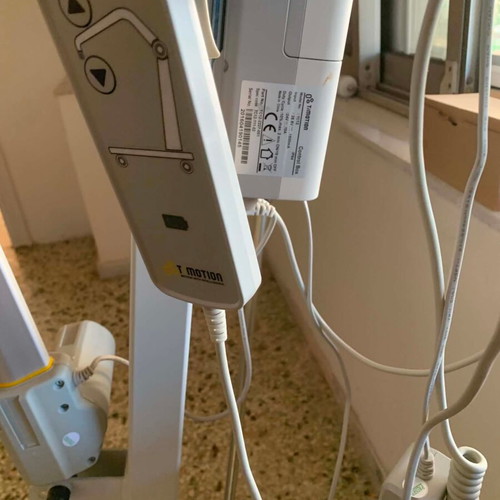 Electric patient lift hoist with TiMOTION TC12 control system