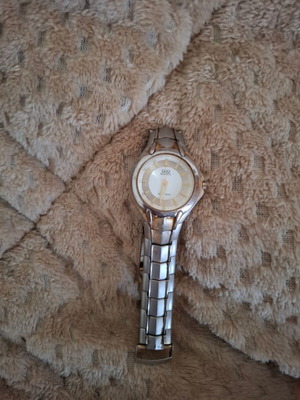 Q&Q men's watch like new, white