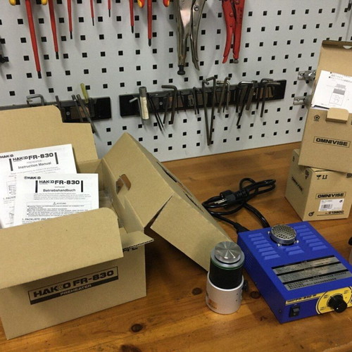 Hakko FR-830 PCB Preheater with 2 Hakko C1390C PCB Holders new