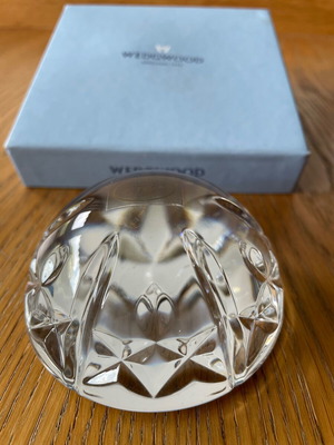 Ръчно изработен Press papier WEDGWOOD нов