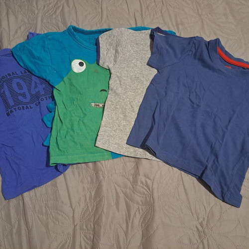 Set of 4 short-sleeve t-shirts size 24 used