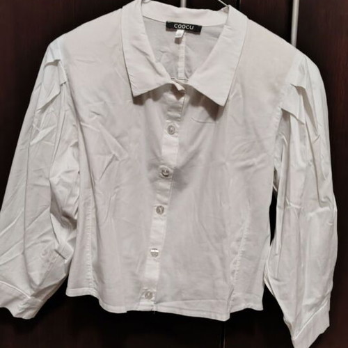 Benissimo crop shirt with balloon sleeve, pleats and pads like new