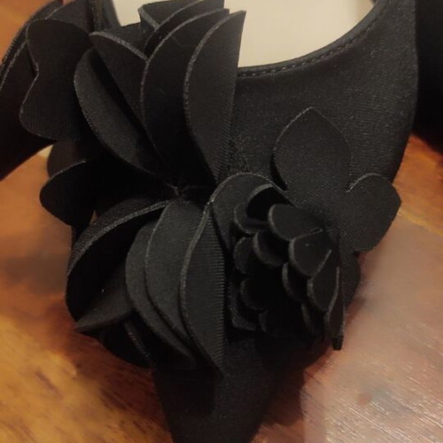 Zara kitten heels black new size 39 with flower detail