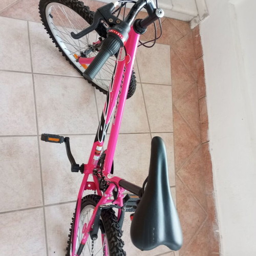 Mountain bikes like new, pink with gears and purple