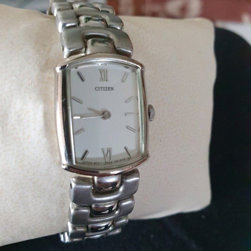 Citizen women's watch new, elegant