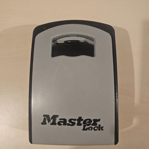 Master Lock 5403EURD XL Select Access wall key safe with 4-digit combination