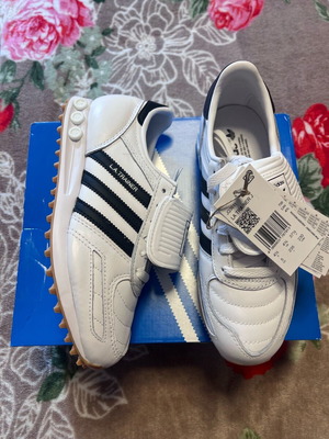 Adidas trainers brand new, size 37-37.5, black and white
