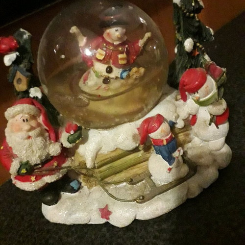 Christmas snow globe used with damages and missing water