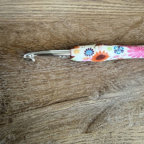 Crochet Hook 7.0 Ergonomic Size Like New