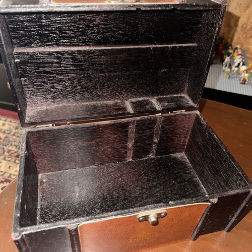Whiskey Dimple Premium Chest like new, wood and faux leather