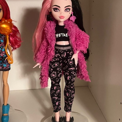 Mattel Creepover Draculaura doll new, complete without stand