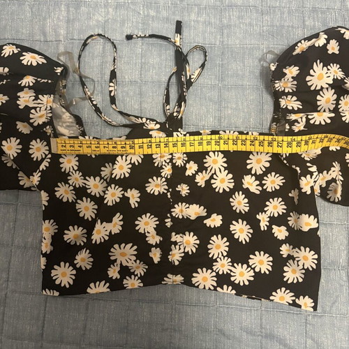 Floral Off-Shoulder Crop Top with Daisies, Small