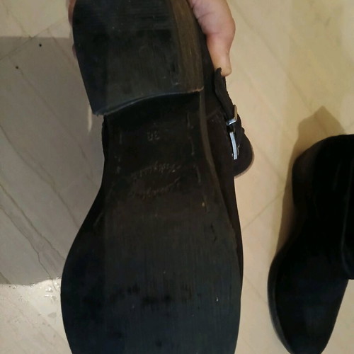 Leather suede e(x)it Italian ankle boots like new, black