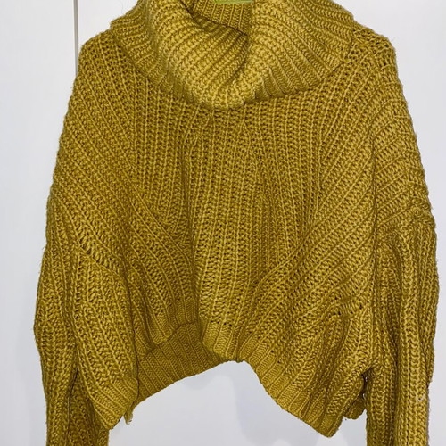 Cozy yellow warm sweater made in Italy, like new