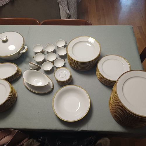 Tirschenreuth porcelain dinner and tea set, 90 pieces, gold trim