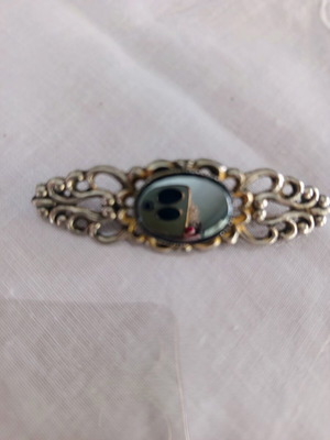 Vintage Art Nouveau brooch used with mirror finish stone