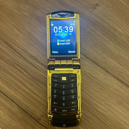 Vertu V77 Ayxta mobile phone new with voice change on calls gold