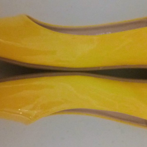 Yellow patent leather women's pumps used, size 37