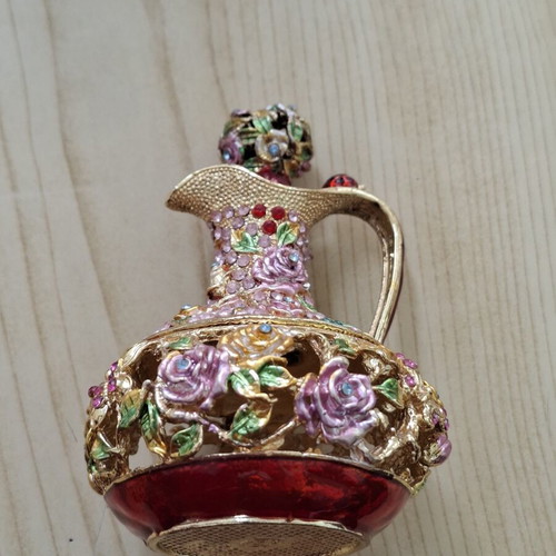 Decorative jewelry box in the shape of a jug like new, metal with enamel and strass