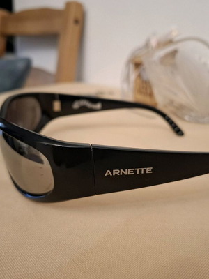 Arnette Catfish γυαλιά ηλίου καινούργια, μαύρα