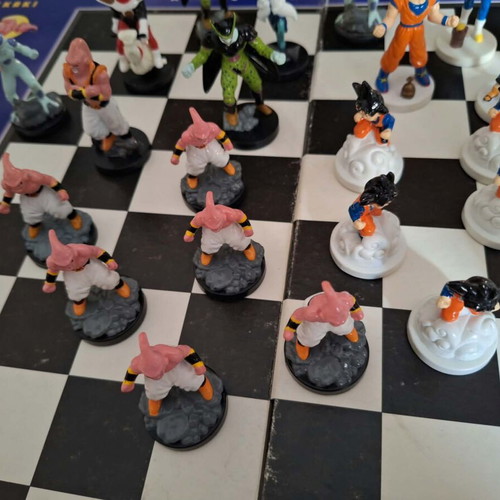 Dragonball chess set used, 2002 edition with magazine