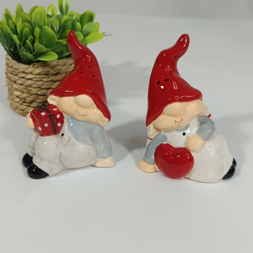 Ceramic gnome salt and pepper shaker set like new
