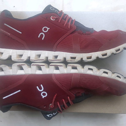 ON Cloud running shoes used, size 38.5, burgundy