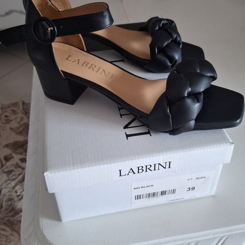 Labrini leather sandals size 39 like new, black
