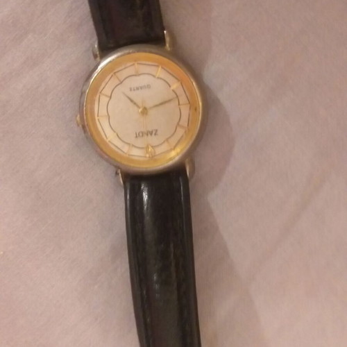 Zandt Quartz watch used with Gucci leather strap