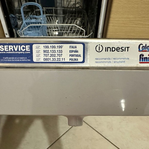 Indesit dishwasher like new, barely used