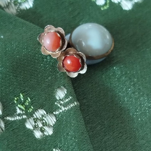 Vintage gold earrings with coral flower design, like new