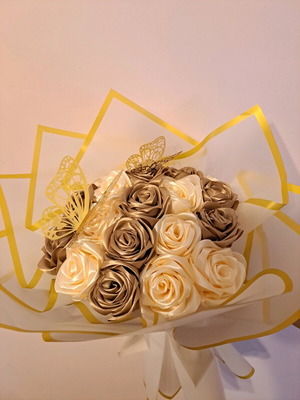 Bouquet of 19 roses with butterfly made to order