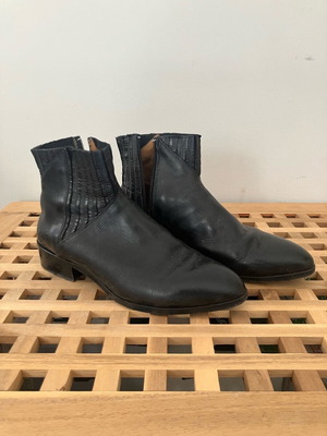 BUTTERO leather black ankle boots size 38 like new