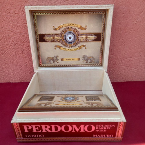 Cigar boxes lot in excellent condition
