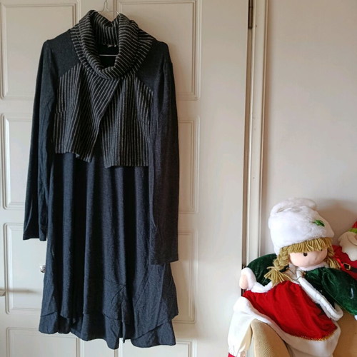 Attrattivo knitted dress medium grey like new with layering collar