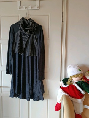 Attrattivo knitted dress medium grey like new with layering collar